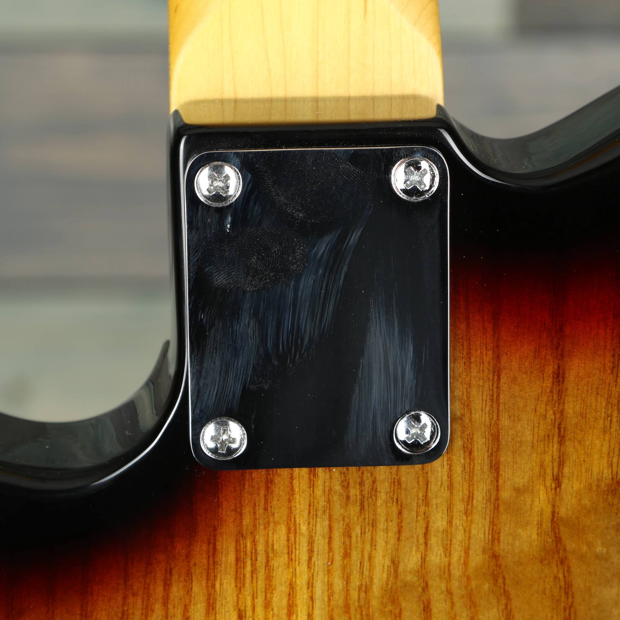 3-Tone Sunburst Semi-Hollow Electric Guitar R129913