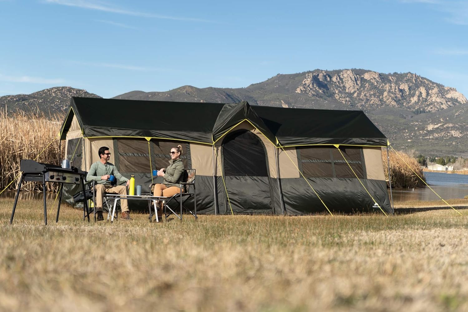 12 Person Cabin Tent with Closets and Room Dividers, Green I9338