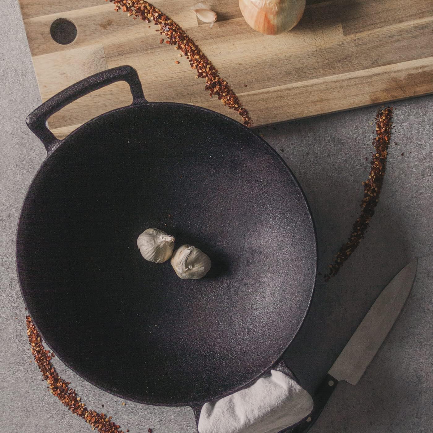 14 inch Cast Iron Wok with Flat Base and Handles I2551