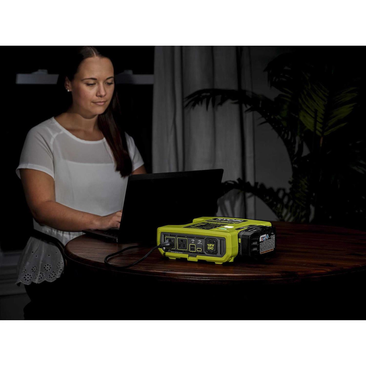 18V 800 Watt 12V Automotive Power Inverter I831